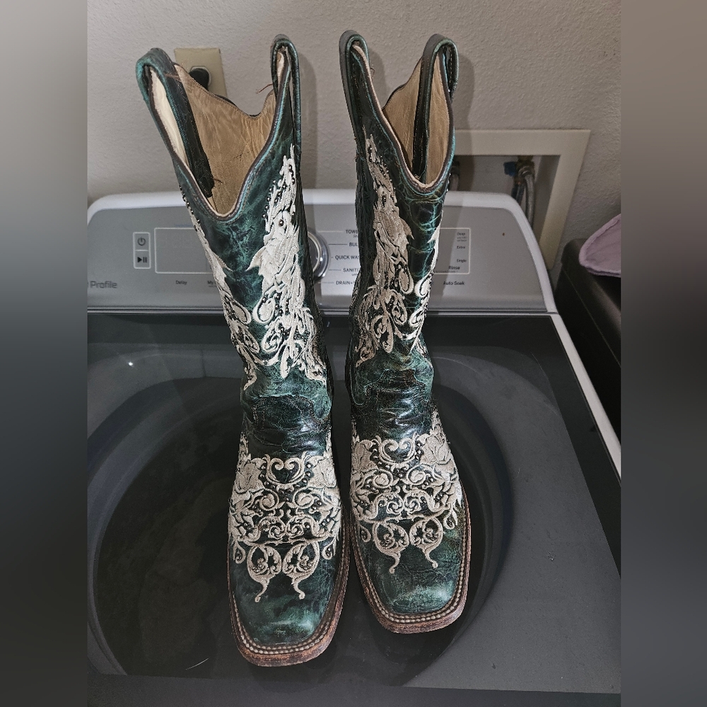 Womens corral boots size 7M green